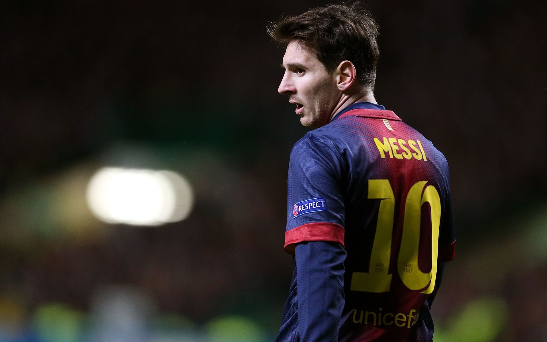 巅峰库里和巅峰詹姆斯，谁更强（库里与詹姆斯巅峰期对决：谁更胜一筹？）