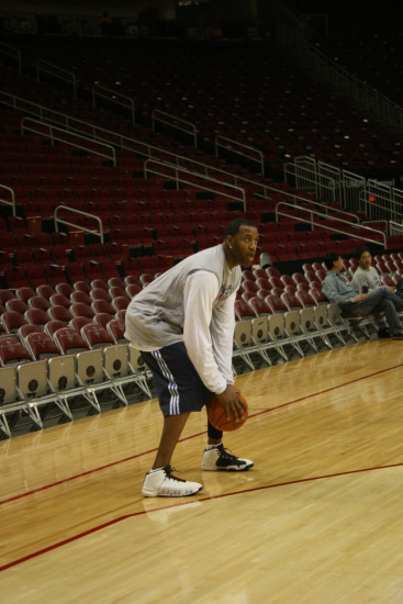 西雅图大学4分险胜，淡厚然8分钟砍9分2篮板2盖帽（西雅图大学险胜4分，淡厚然8分钟高效贡献9分2板2帽）